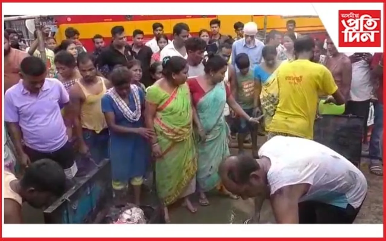 পুৰণিগুদামত ৰহস্যজনক অগ্নিকাণ্ডক লৈ স্থানীয় ৰাইজৰ মাজত চাঞ্চল্য...